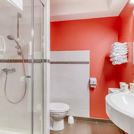 Ace Montlucon Hotel 3*